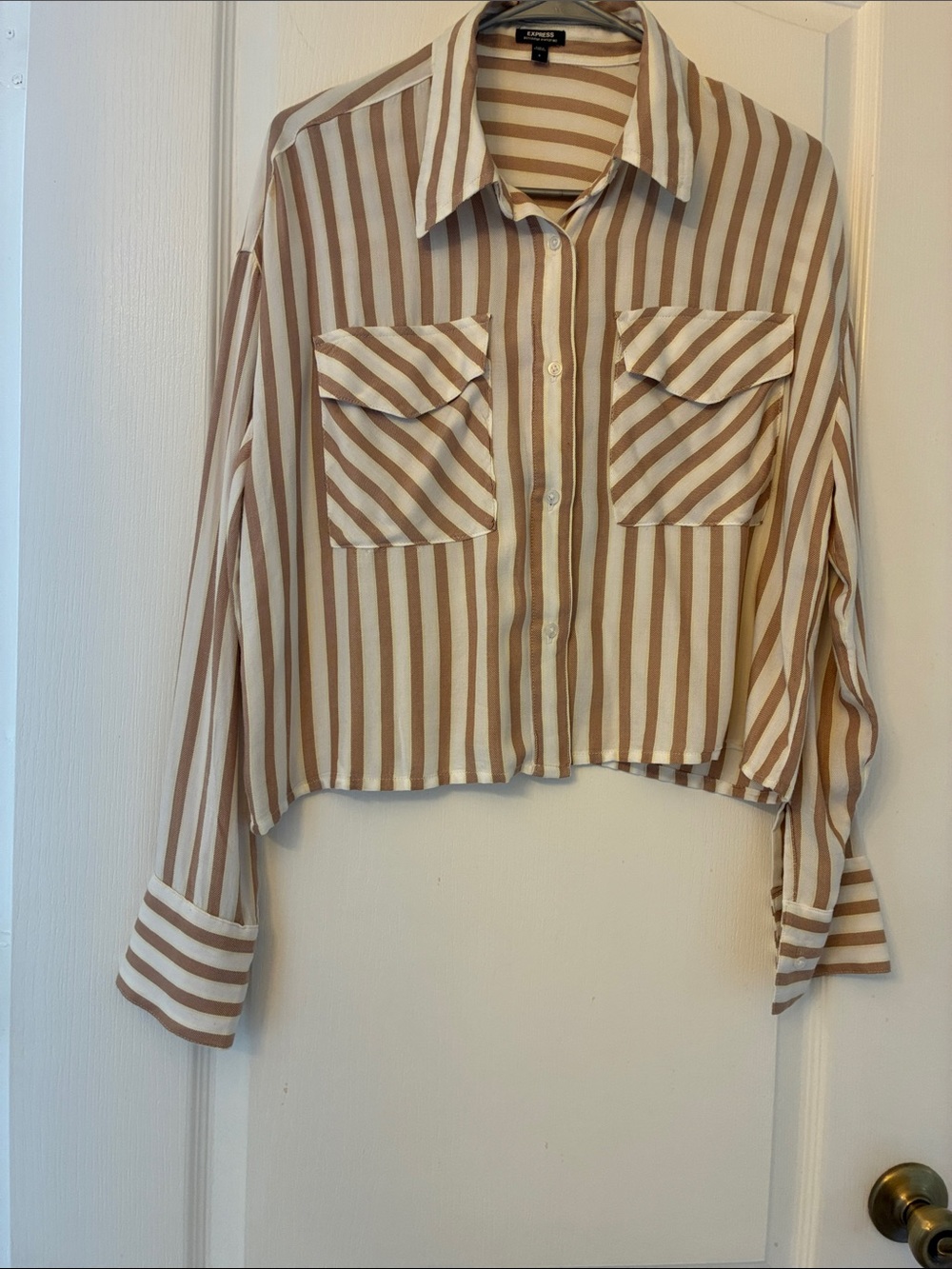 Express Striped Button-Front Cropped Shirt - Beige & White